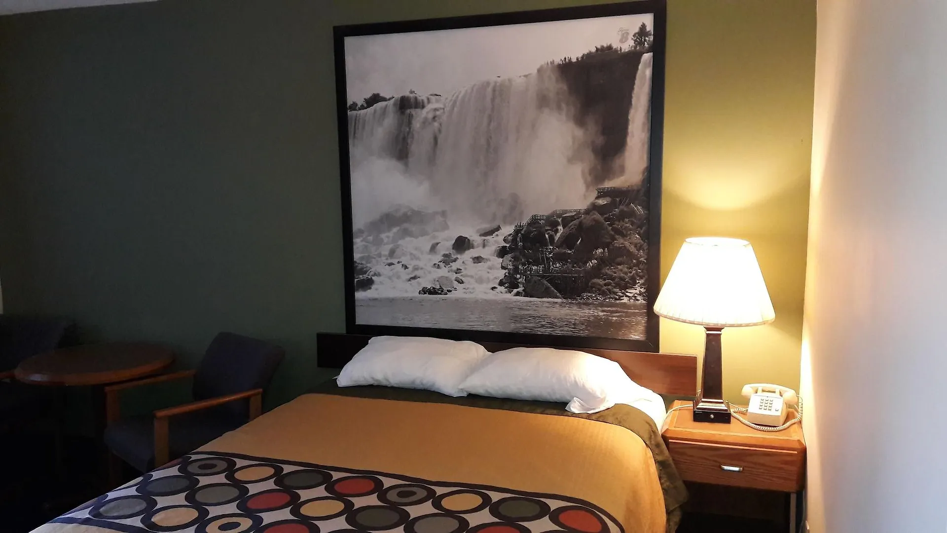 Hotel Super 8 By Wyndham Niagara Falls North Canada