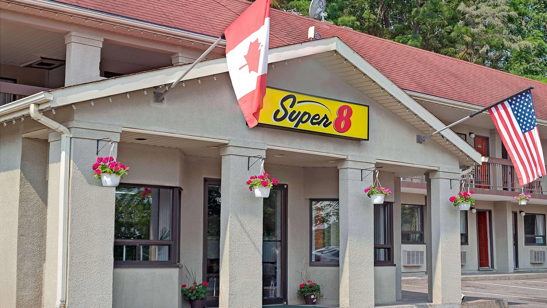 Super 8 By Wyndham Niagara Falls North