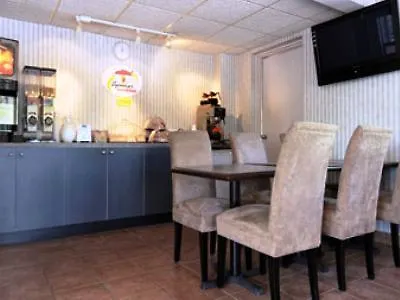 Super 8 By Wyndham Niagara Falls North