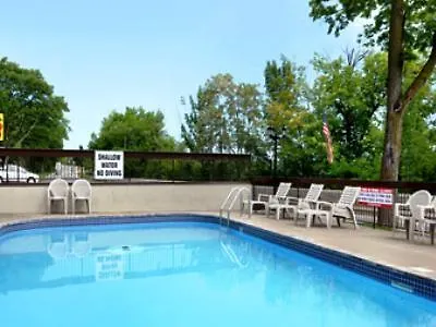 Super 8 By Wyndham Niagara Falls North 0*,  Canada