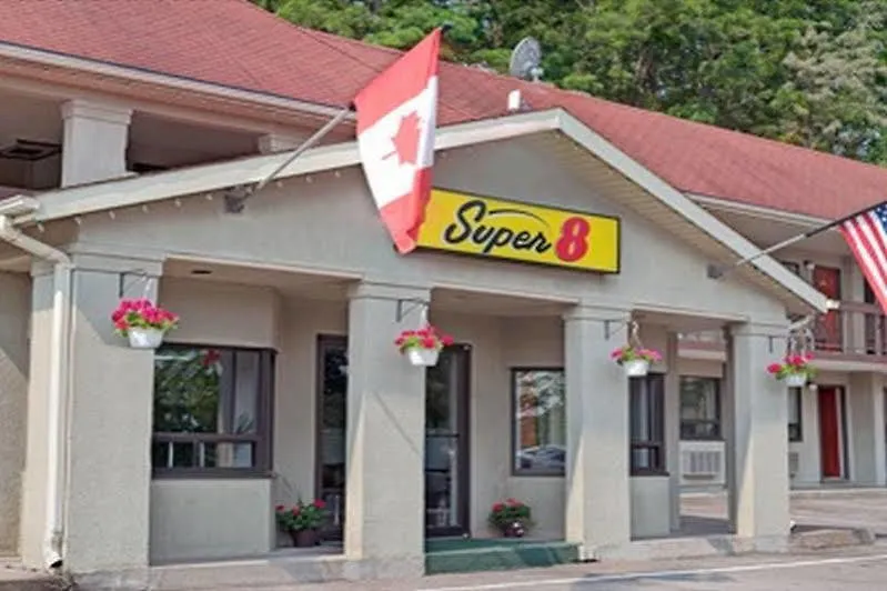 Super 8 By Wyndham Niagara Falls North